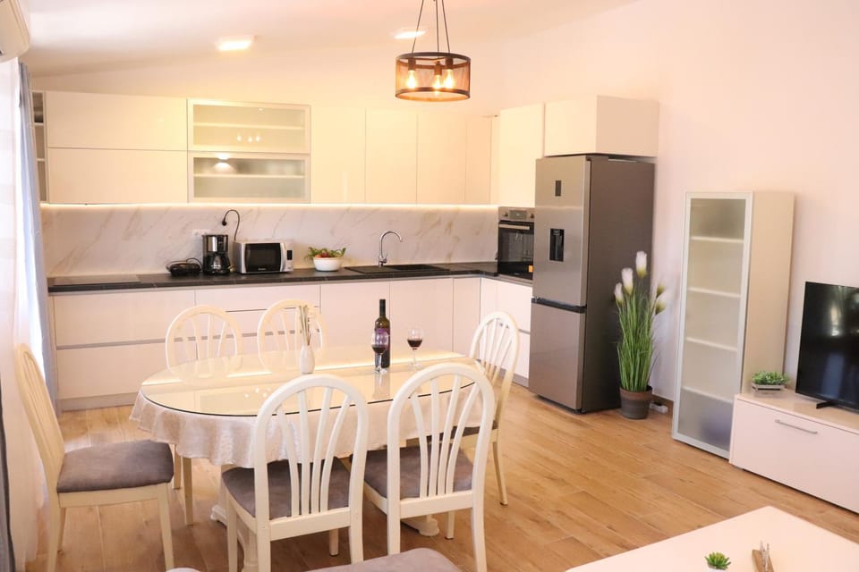 Apartment MARY- 2 free parking, near Mall of Split Apartment in Split