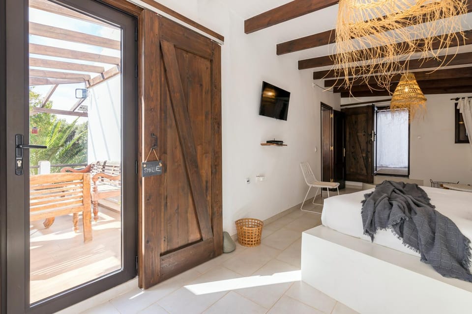 Bed, Inner courtyard view
