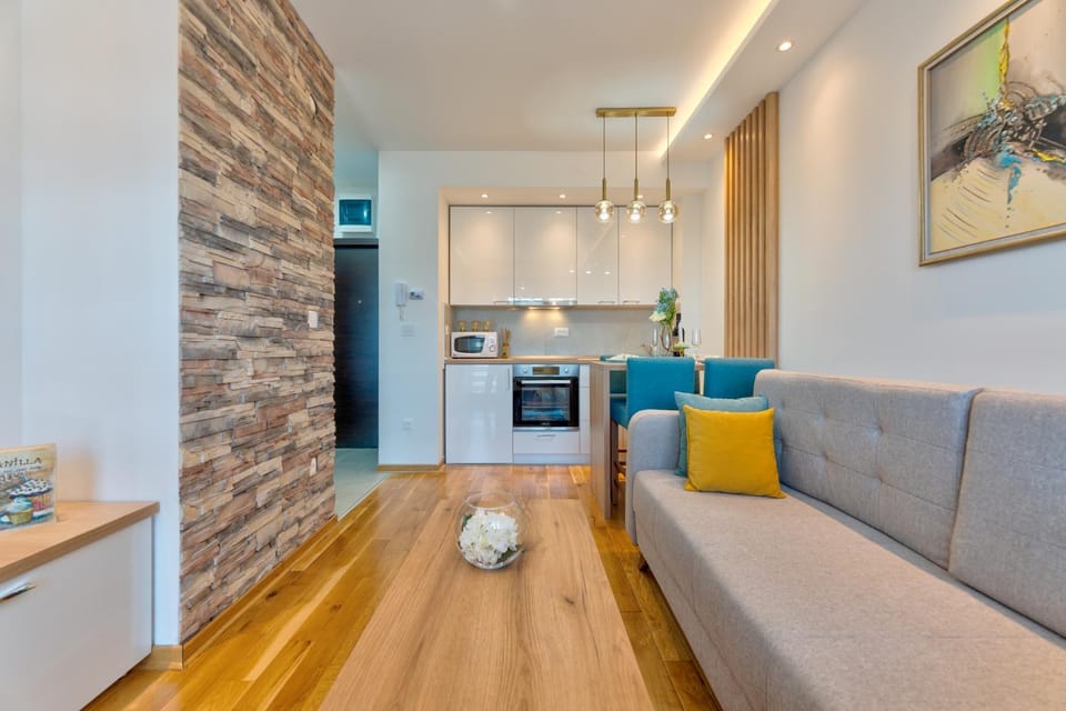 Kitchen or kitchenette, Living room