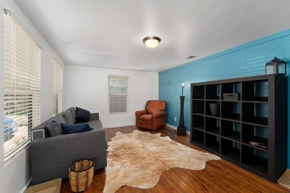 Bed, Living room, Seating area