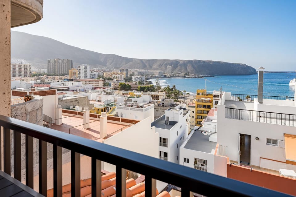 City view, Mountain view, Sea view