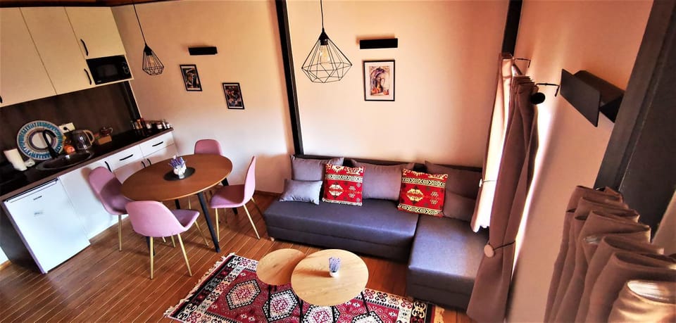 Living room, Dining area, kitchen