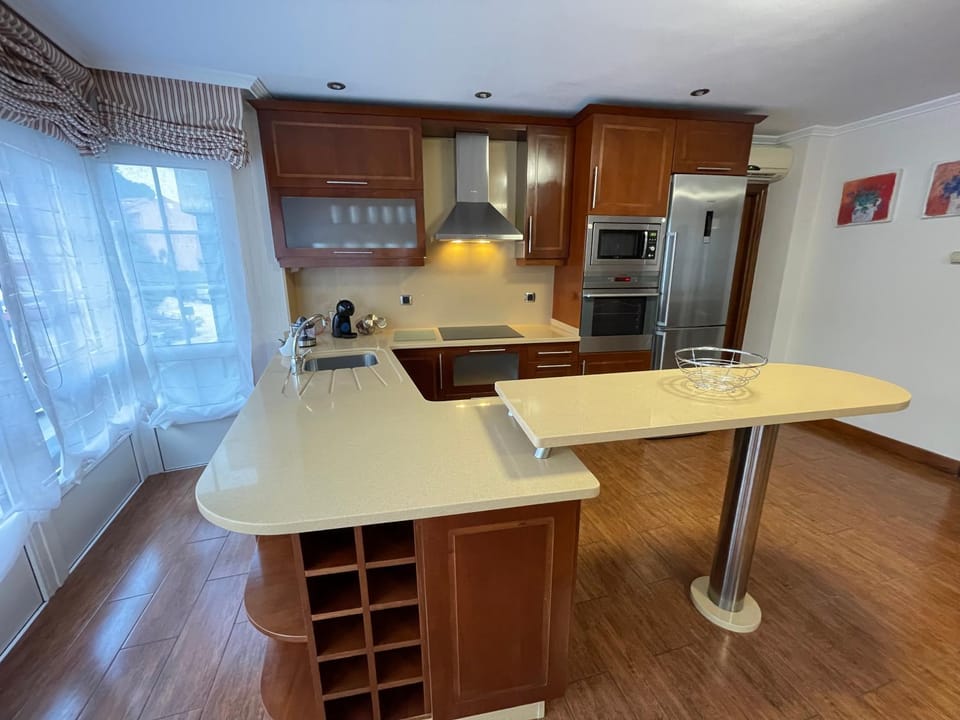 Kitchen or kitchenette, Dining area, Communal kitchen