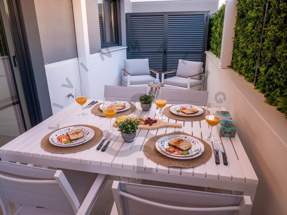 Dining area, Lunch