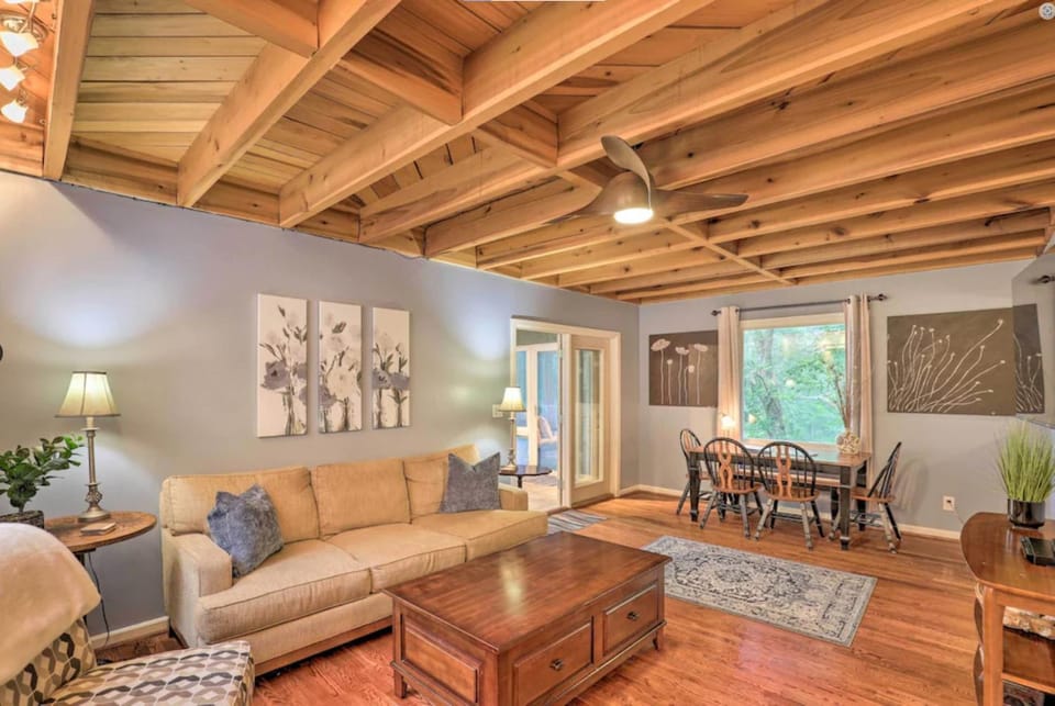 Living room, Seating area, Dining area