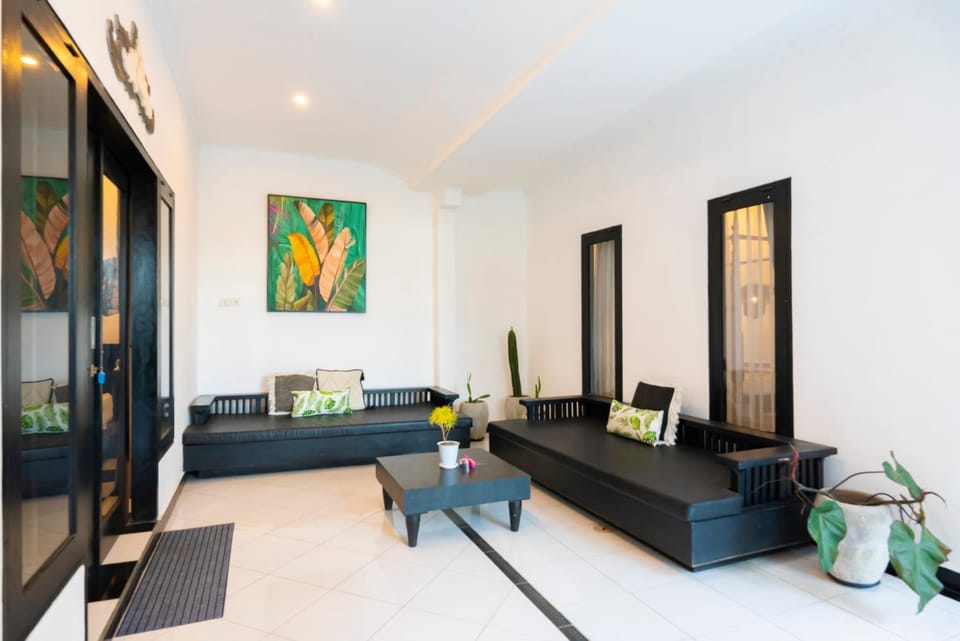 Living room, Seating area, Evening entertainment