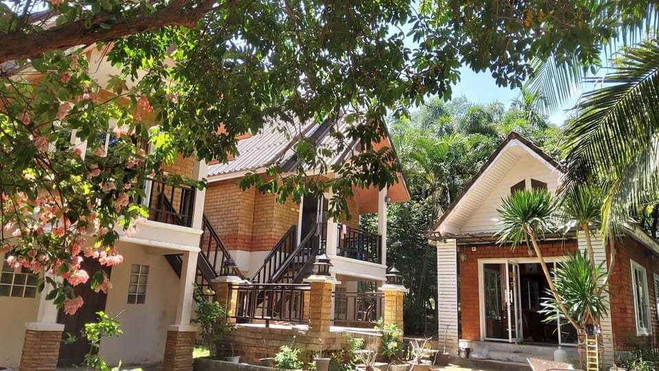 Property building, Day, Neighbourhood