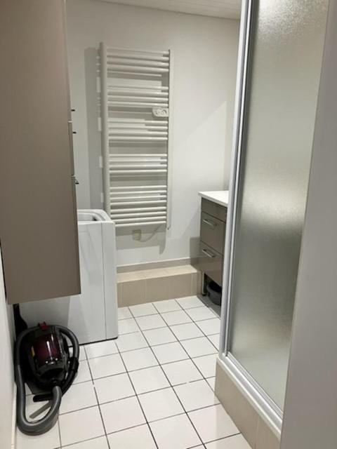Shower, Bathroom, washing machine, dryer