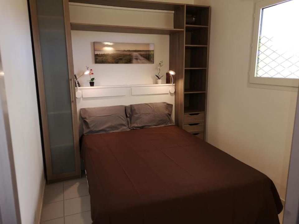 Bed, Bedroom, air conditioner