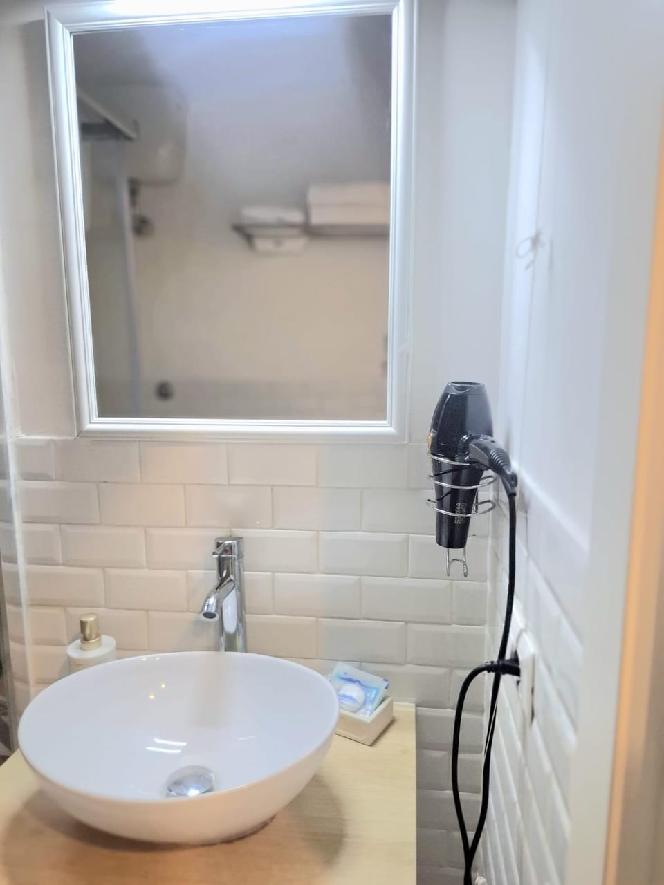 Shower, Bathroom, hair dryier, heating, towels