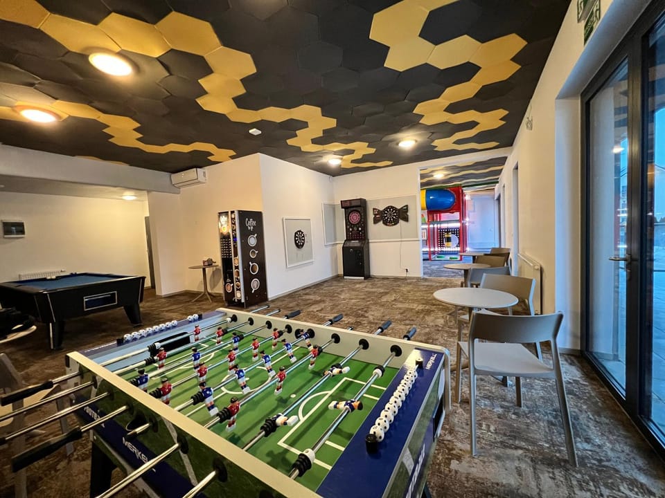 Game Room, Seating area