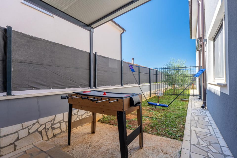Patio, Day, Balcony/Terrace, Garden view