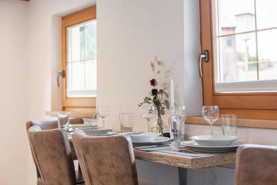 Seating area, Dining area
