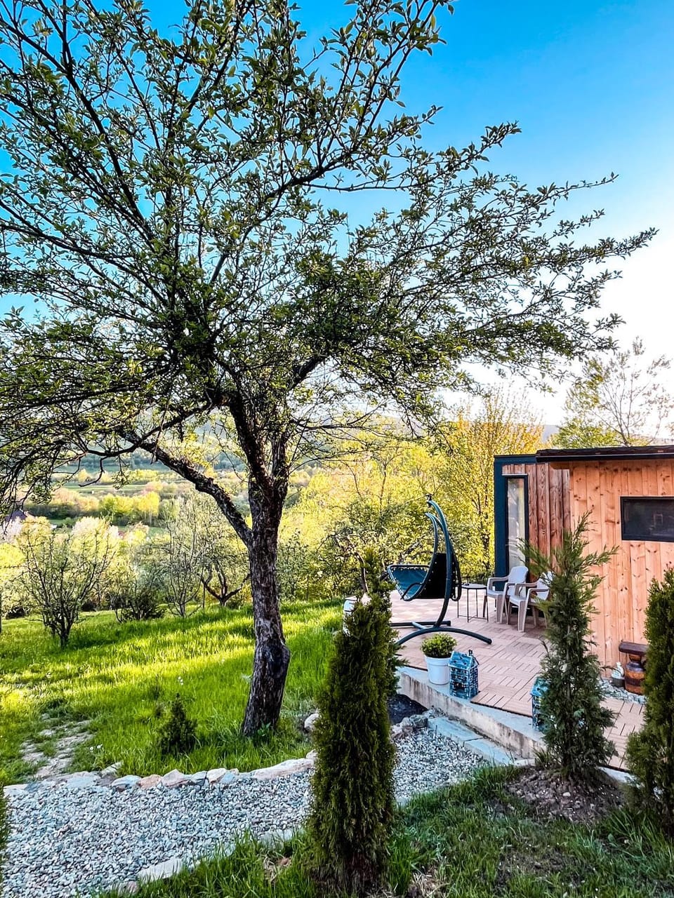 Elysian Fields - The Island Tiny House Bed and Breakfast in Romania