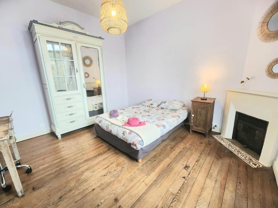 Bedroom, wardrobe