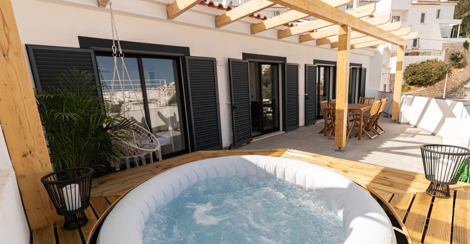 Patio, Hot Tub, Swimming pool