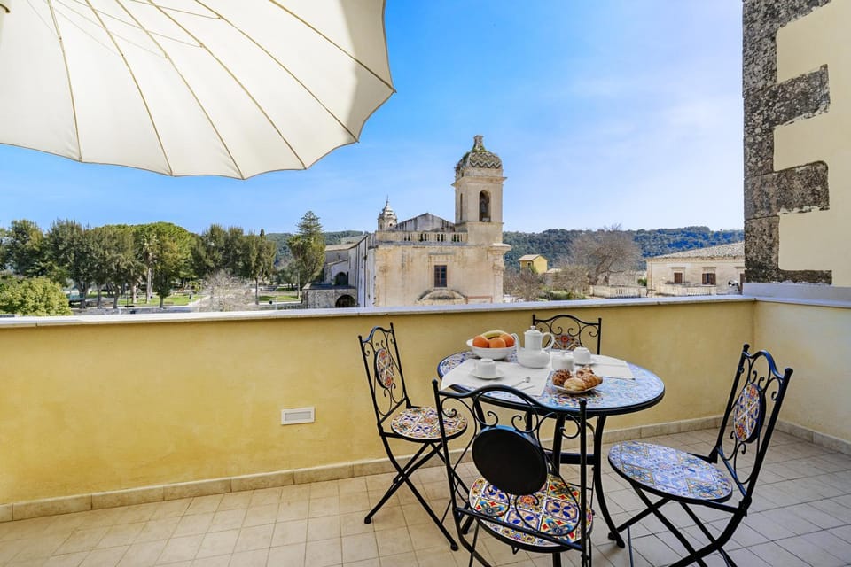 Property building, Natural landscape, View (from property/room), Balcony/Terrace, Balcony/Terrace, Photo of the whole room, Dining area, City view, Garden view, Mountain view, Italian breakfast