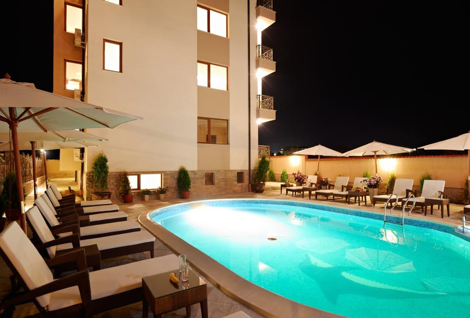 Swimming pool