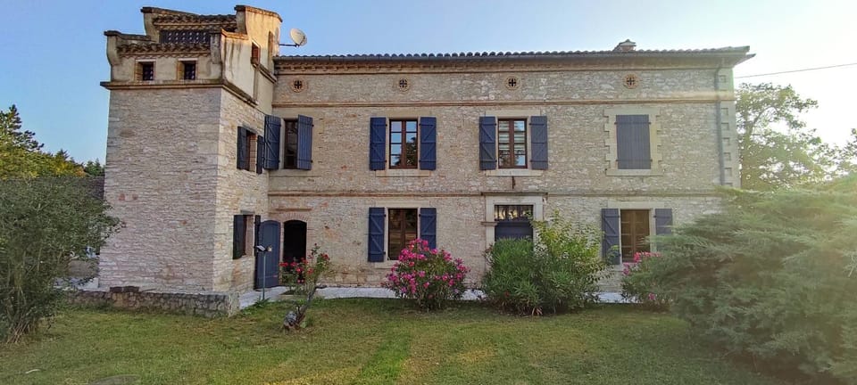Property building, Facade/entrance, Garden view, Swimming pool, Breakfast, Parking