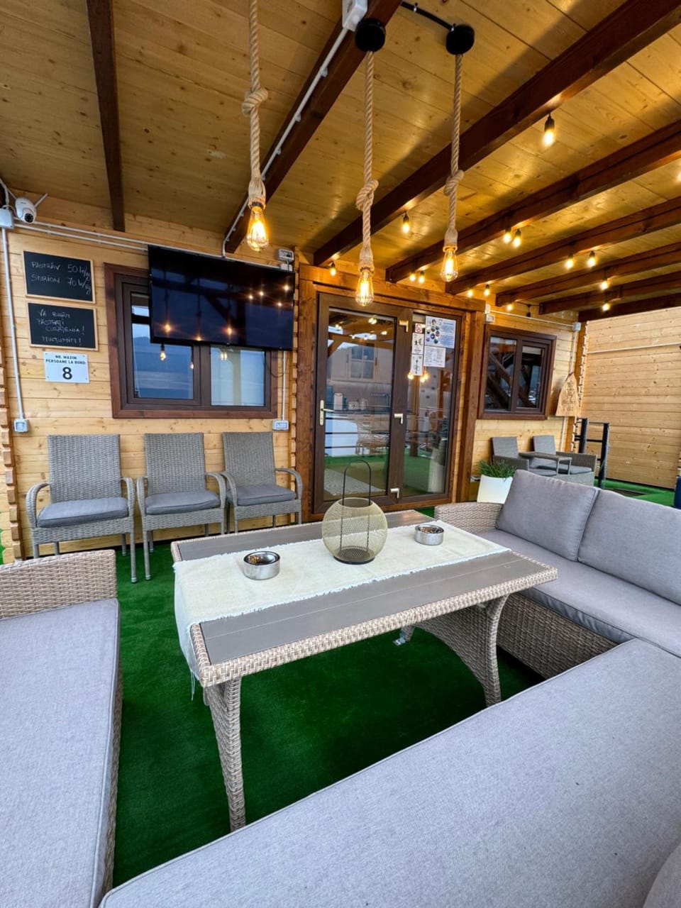 Communal lounge/ TV room, Balcony/Terrace