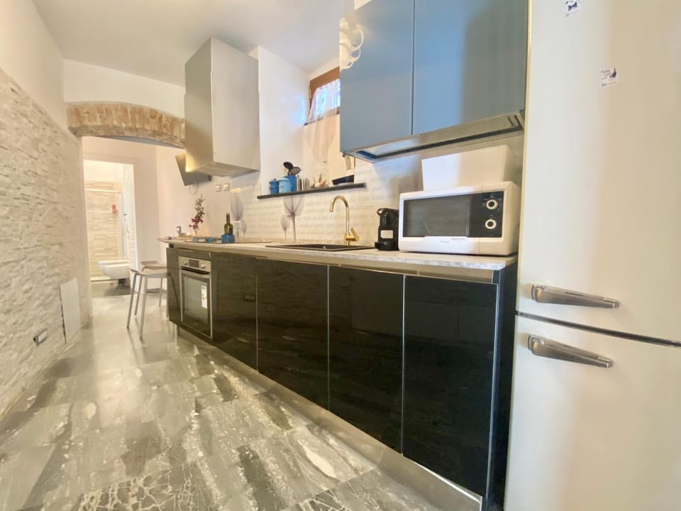 Kitchen or kitchenette, kitchen