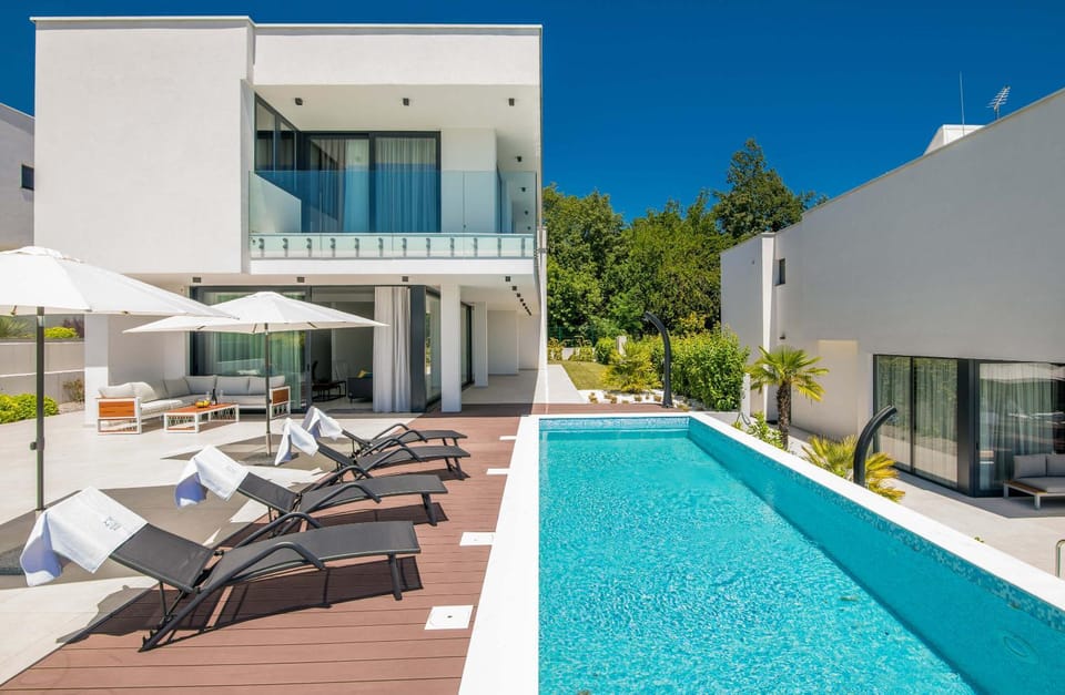 Property building, Patio, Swimming pool, sunbed