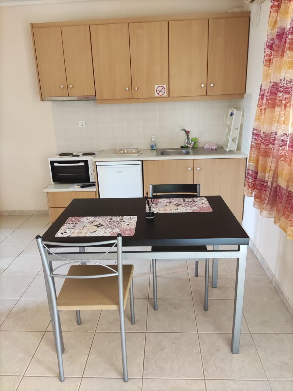 Kitchen or kitchenette, oven