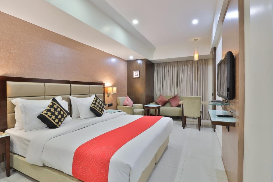 Bed, TV and multimedia, View (from property/room), Dining area, Bedroom, bidet