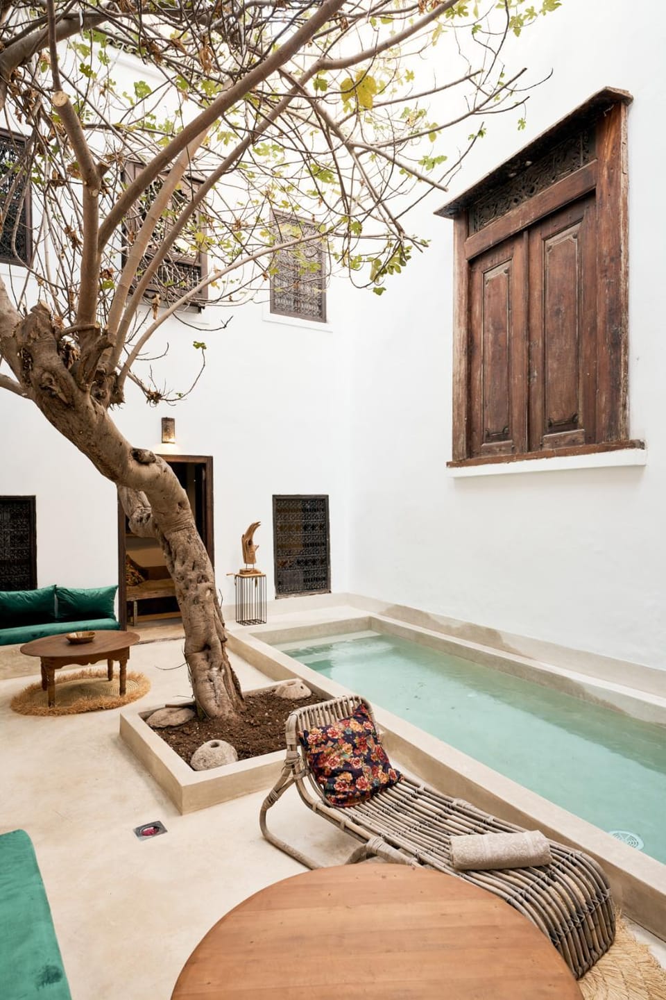 Patio, Swimming pool, Swimming pool, furniture, furniture, sunbed