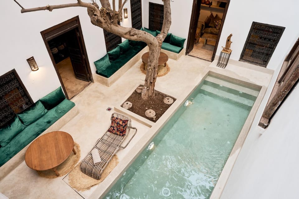 Patio, Swimming pool, Swimming pool, furniture, furniture, sunbed