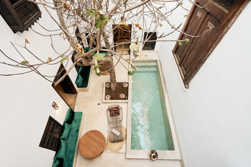 Patio, Swimming pool, Swimming pool, furniture, furniture, sunbed, sunbed