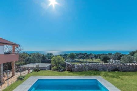 Garden view, Landmark view, Pool view, Sea view