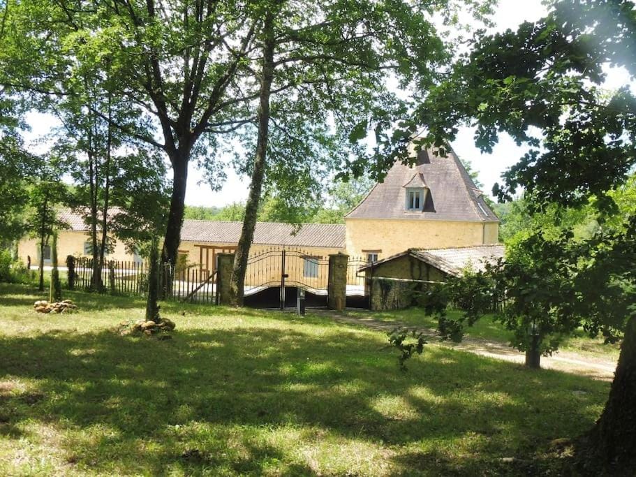 Gîte à la ferme avec piscine House in Occitanie