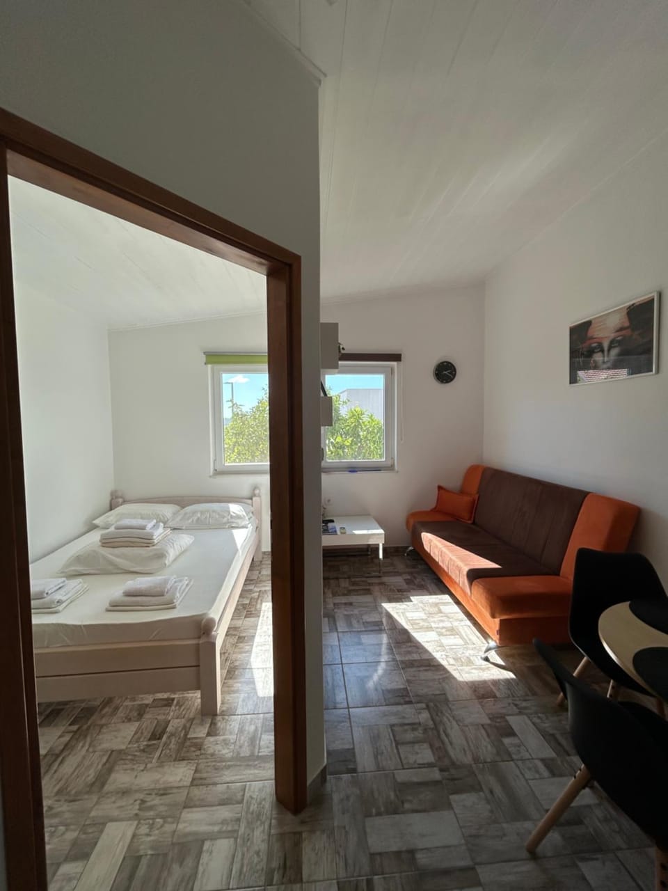 Bed, Living room, Photo of the whole room, Seating area, Bedroom, towels