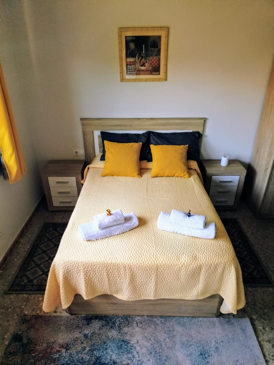 Bed, Photo of the whole room, Bedroom, towels