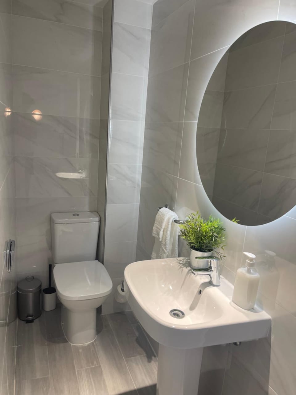 Bathroom, towels