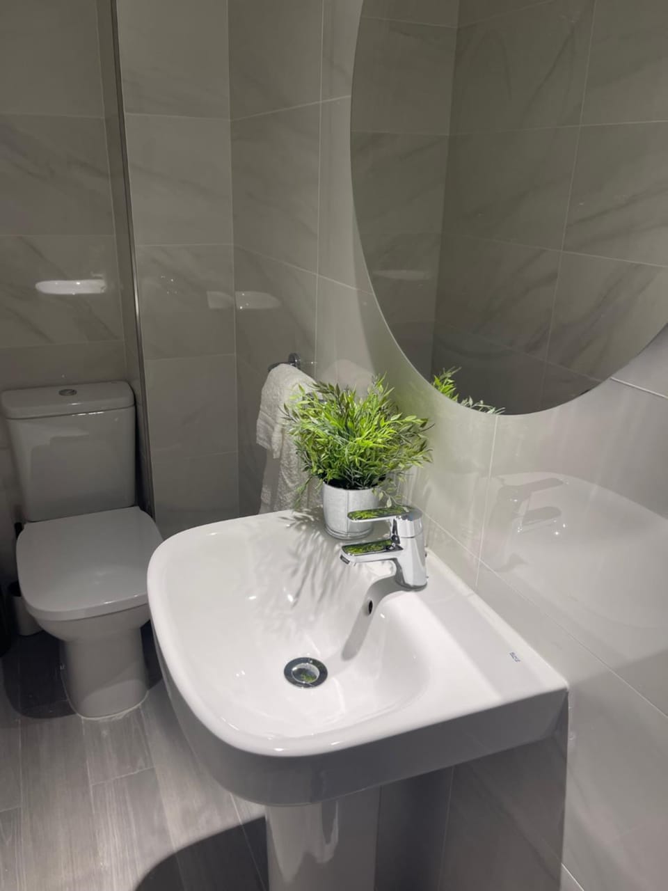 Bathroom, towels