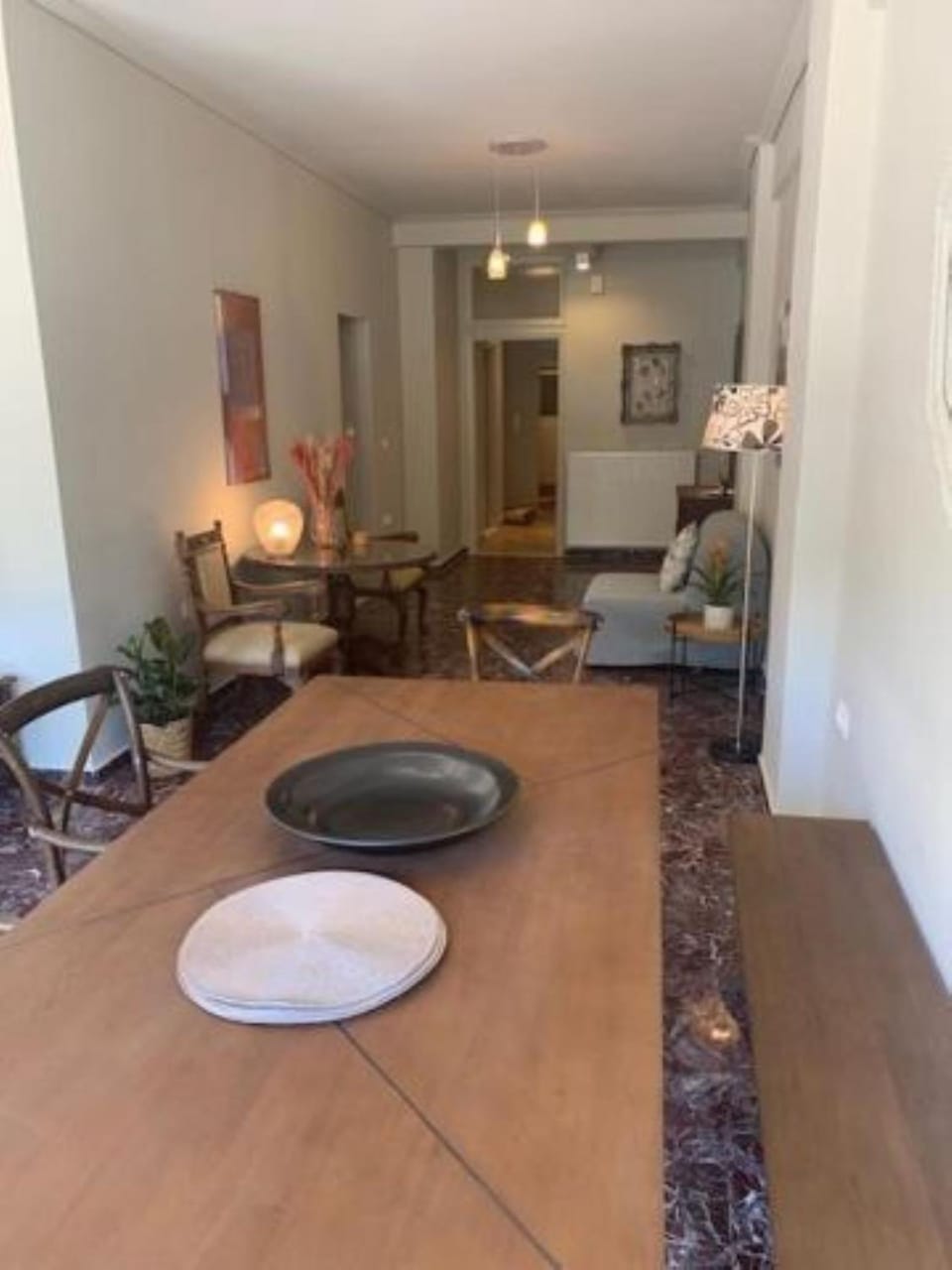 Seating area, Dining area, internet