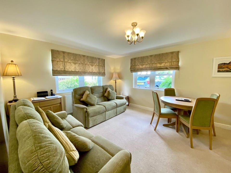 8 Howrahs Court, Keswick Apartment in Keswick
