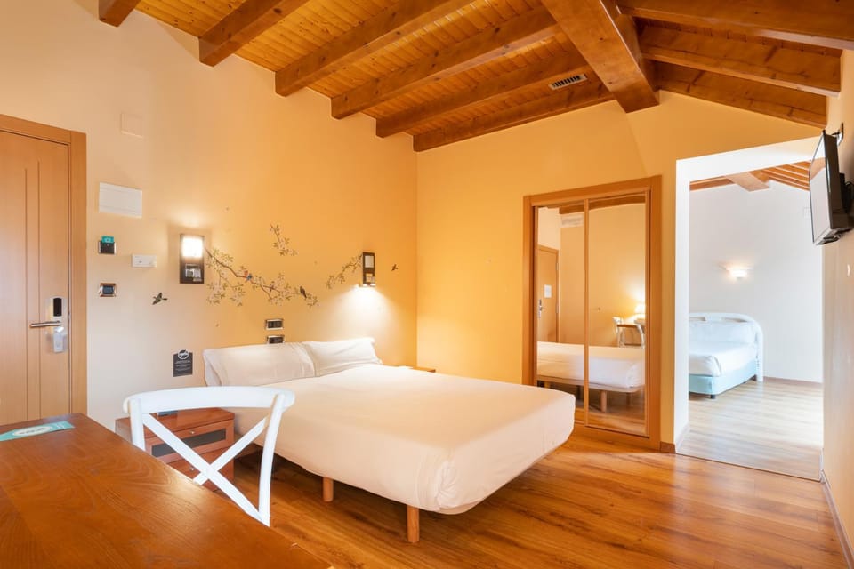 Bed, Photo of the whole room