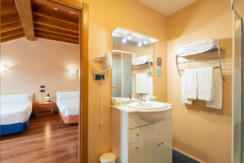 Toilet, Photo of the whole room, Bedroom