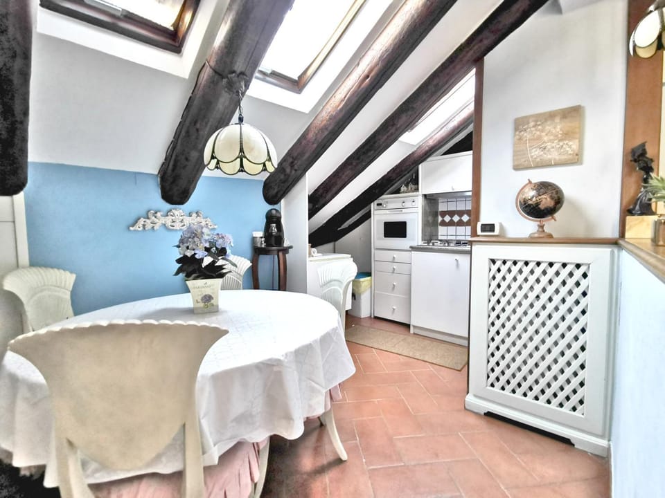 Kitchen or kitchenette, Dining area, Lunch