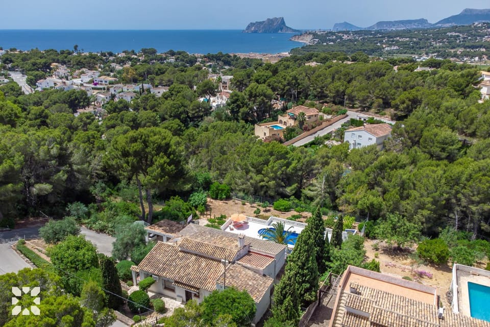 Property building, Nearby landmark, Day, Natural landscape, Bird's eye view, City view, Mountain view, Pool view, Sea view, Swimming pool