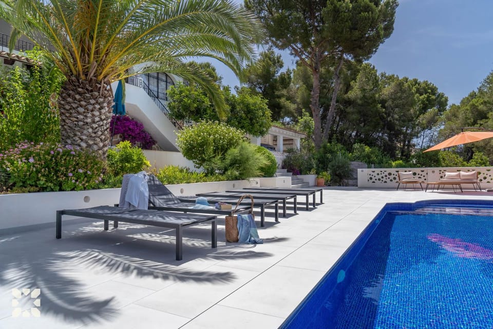 Spring, Day, Garden, Garden view, Pool view, Swimming pool, sunbed
