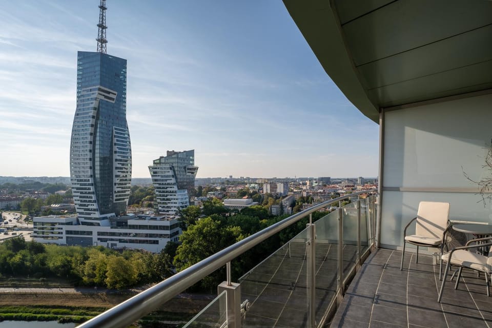 Capital Towers Premium Sunset 15th floor & darmowy parking podziemny Apartment in Poland