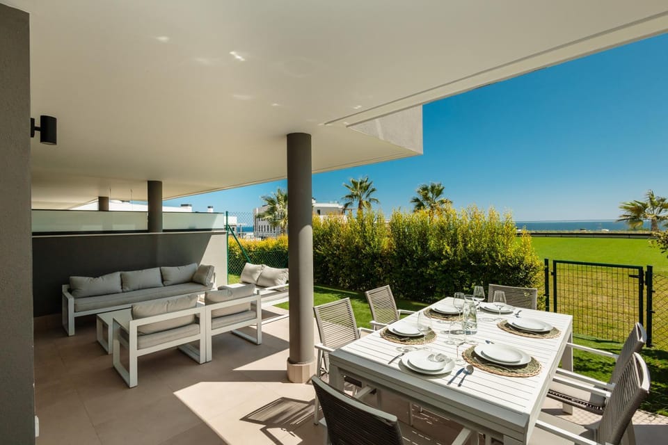 Day, Natural landscape, View (from property/room), Balcony/Terrace, Dining area, Sea view