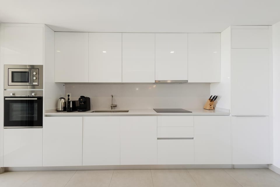 Coffee/tea facilities, Kitchen or kitchenette, dishwasher, microwave, oven, stove, toaster