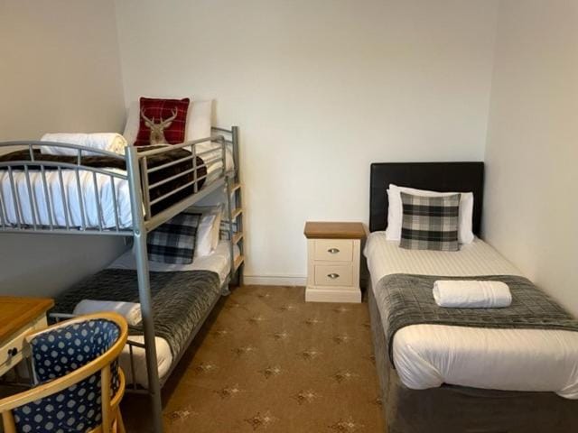 Bedroom, bunk bed