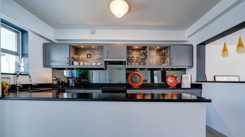 Coffee/tea facilities, Kitchen or kitchenette, Lounge or bar, Food and drinks, Drinks