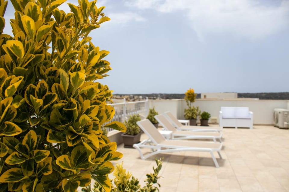 Balcony/Terrace, sunbed, Internal: Not applicable to any particular room